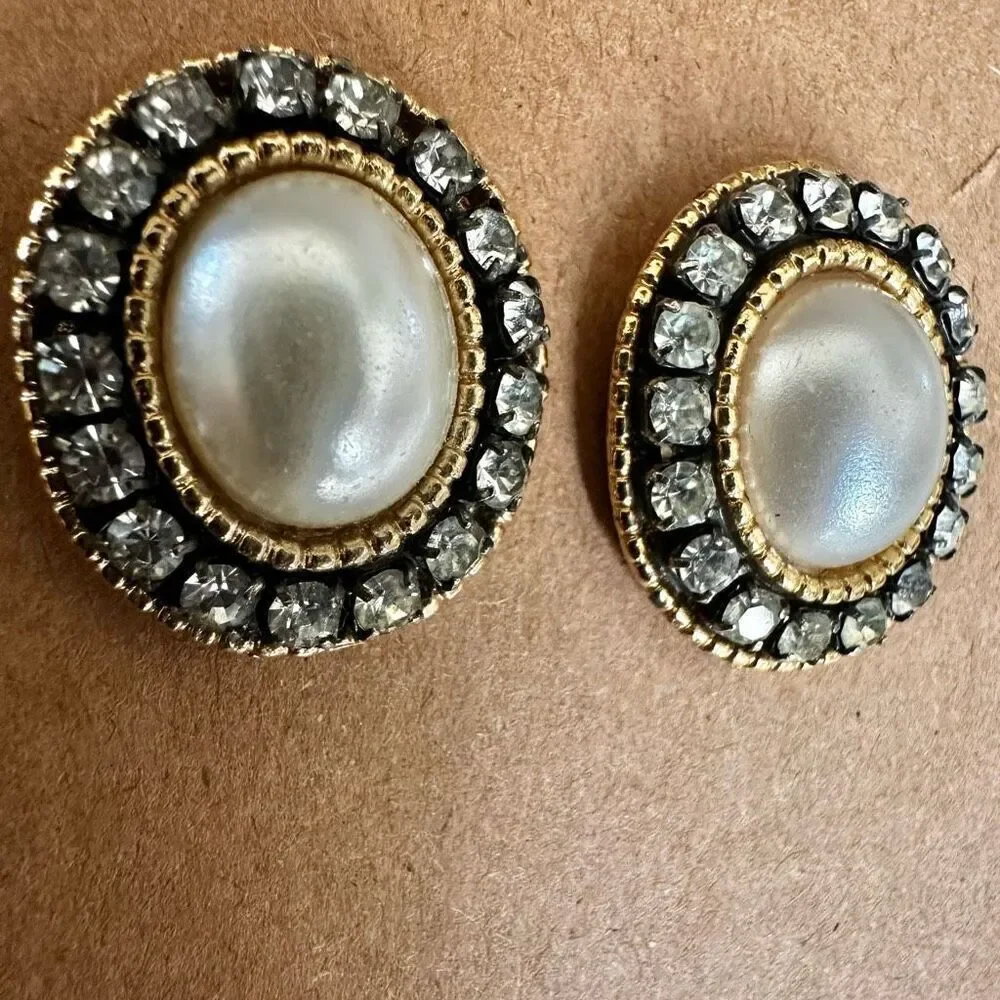 Vintage-Style Faux Pearl & Rhinestone Oval Stud Earrings
